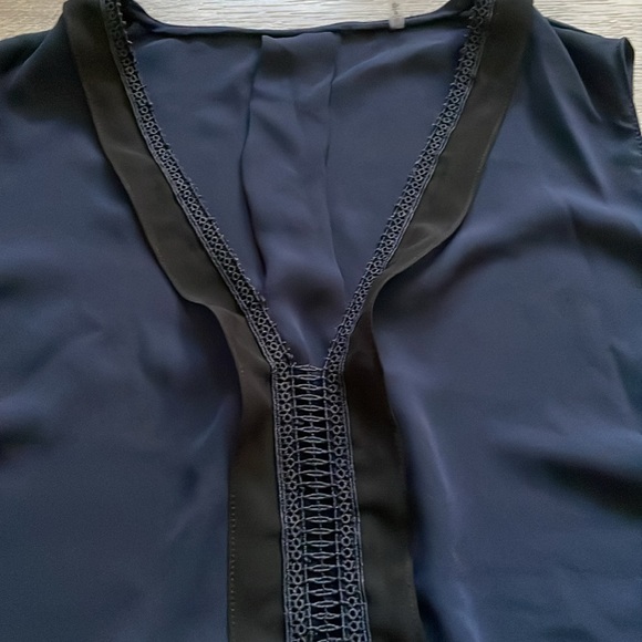 Tahari xs sleeveless top - Picture 3 of 4